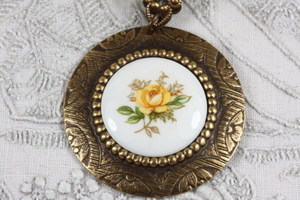 Rose Cameo Necklace Yellow Roses
