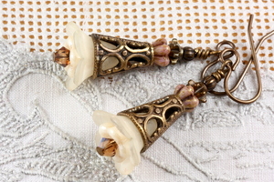 Filigree Flower Earrings Champagne